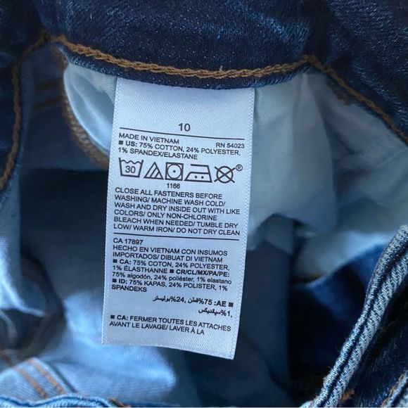 OLD NAVY Size 10 Blue High Rise Bermuda Denim Jean 7” Shorts - Picture 14 of 16